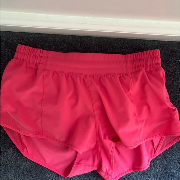 Lululemon Lip Gloss Hotty Hot Shorts - Picture 2 of 3